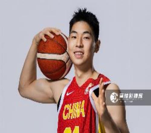 热身打打！崔永熙半场三分1中1得到3分1板正负值+7