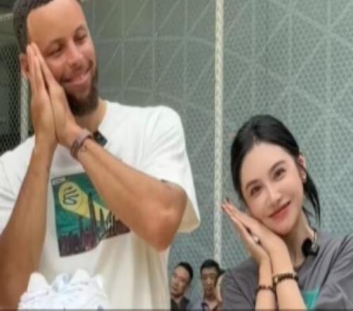 梦幻联动！库里中国行与美娜同框一起做出经典“晚安”庆祝动作
