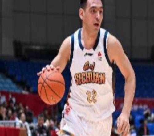 杨文学：新赛季定位要做好防守&抢好篮板感谢支持我的每个球迷