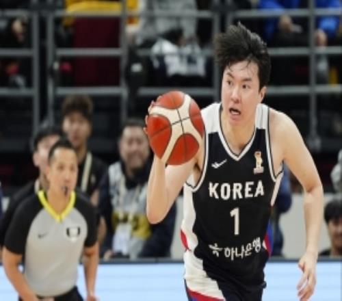 亚运会男篮小组赛李贤重16分3板7助4断韩国100比83击败日本