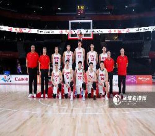 媒体人：这比赛看着提心吊胆咱主力不来的话谁敢为输球负责任