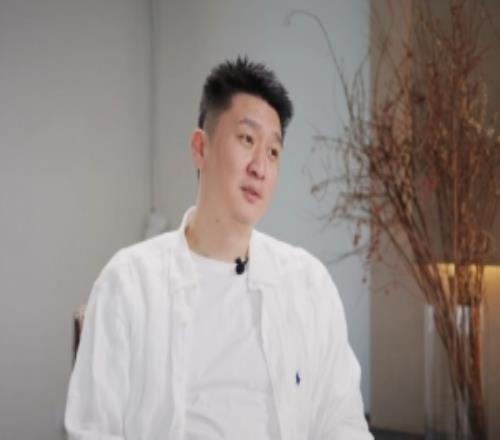 孙悦：我鼻梁被打断睡觉打呼噜国家队室友杜锋王仕鹏经常黑眼圈