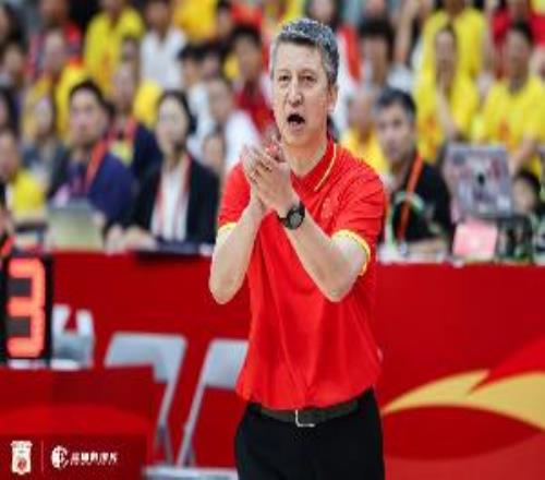 郭士强:培养年轻球员是中国男篮非常重要的责任争取奥运资格