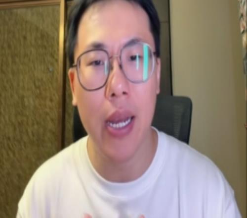 解说:国王签佩顿是为了给阿卡夫当导师但前者投篮确实不太行