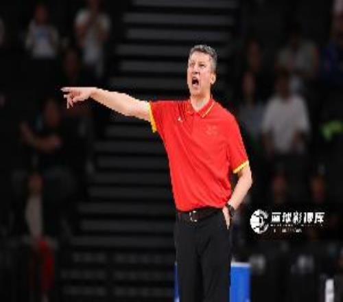落后10+！媒体人：中国男篮心理压力太大日本男篮看上去非常轻松
