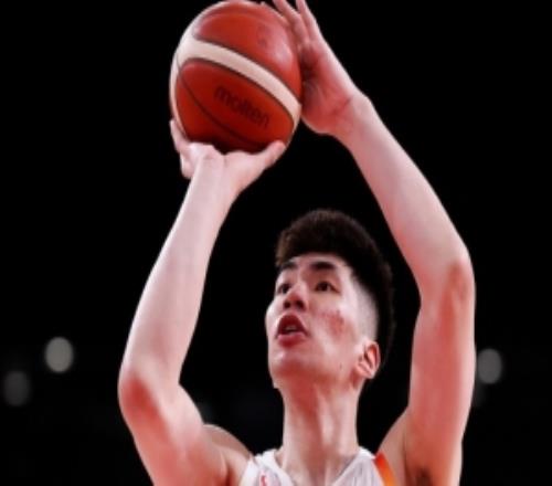你得支楞起来啊！余嘉豪上半场2中0无任何数据进账
