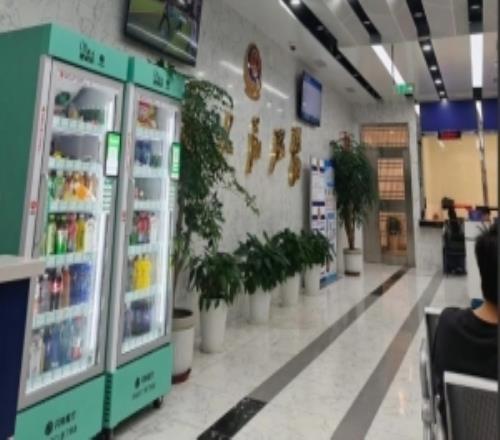 IG股东比赛现场抓黄牛：从派出所回来比赛已结束心都碎了！！！