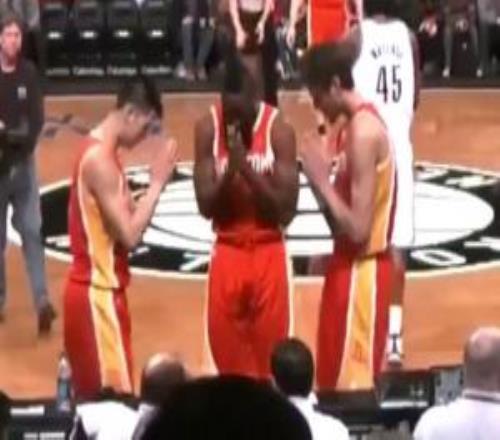 贝弗利:刚进NBA一无所知只看到哈登像摇滚明星&林书豪被围观