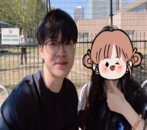 网友晒和xun合照：办美签碰到xun哥严肃督战望BLG不要创造新历史