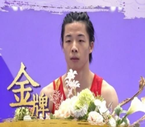 第113金！严浪宇卫冕亚运会男子蹦床金牌，中国队实现六连冠