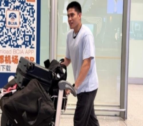媒体人：陈盈骏抵京首钢男篮全员到齐球队今日前往青岛28日体测