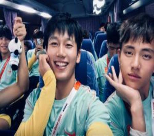 李昊更新社媒:玫瑰金也非常帅,不光足球生活也得帅的有态度