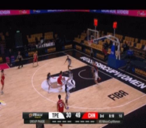 火力全开！下半场开始中国U18女篮三分3连击轰出130打停对手