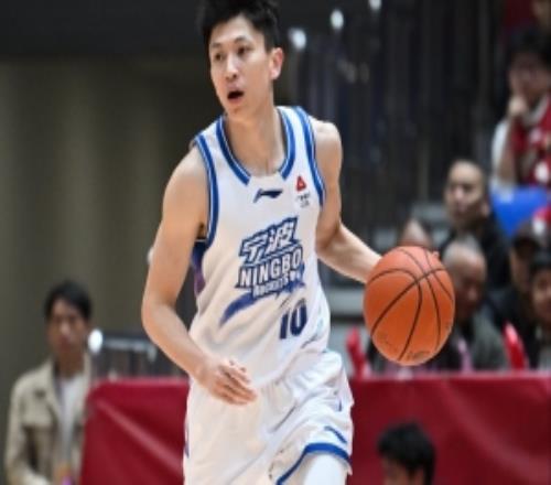 媒体人：CBA新赛季禁止球员、领队兼任教练规定各岗位专人专项