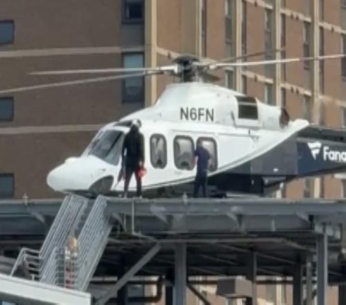 网友晒詹姆斯日常：训练结束后从76人训练馆停机坪登上直升机