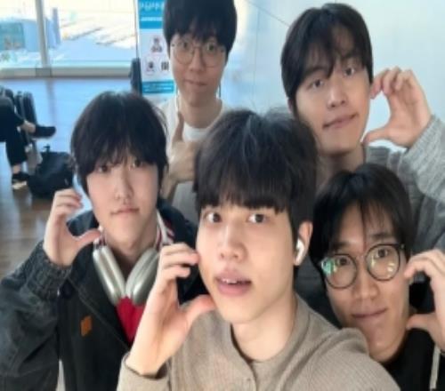 BRO分享队员出发机场照：第一场国际赛事，不错的旅程