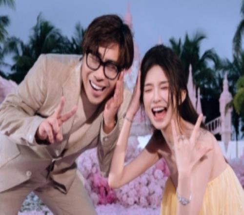 卢本伟求婚了:把老婆名字纹身上晒3.09克拉大钻戒
