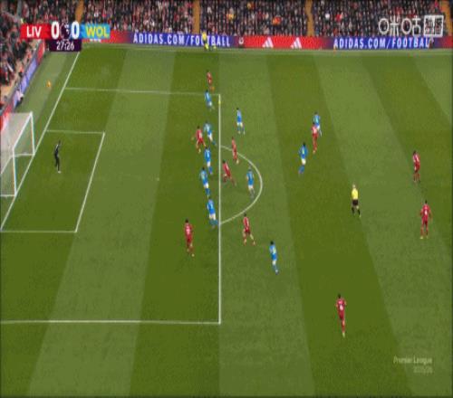 麦卡利斯特凌空斩中框，随后裁判示意越位在先