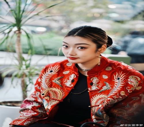 李梦晒照：梦没圆愿未满为热爱须远行跨山海持至归新年顺遂