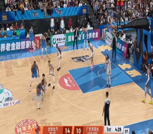状态很可以！曾凡博首秀上来就底角三分&上篮并造杀伤连拿5分