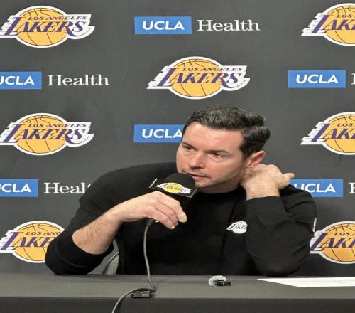 收官阶段为何用海斯而不是艾顿雷迪克：因为海斯打得更好