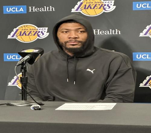 关键时刻的比赛没输过斯玛特：球队有詹姆斯、东契奇...还有我