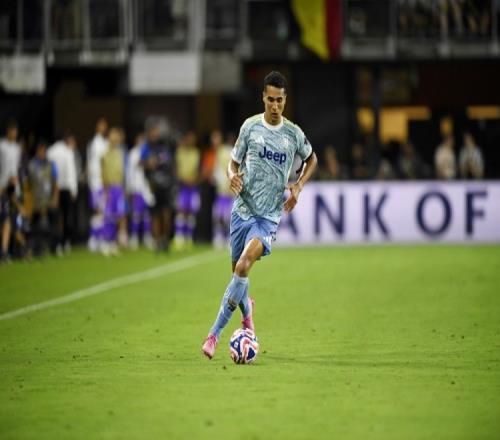 队报：巴黎有意葡超22岁后卫阿尔贝托科斯塔和17岁前锋卡布拉尔