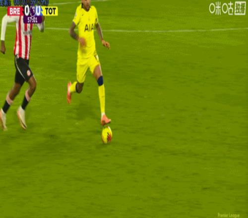 比赛第58分钟，罗梅罗在处理球时解围踢空，他的动作带倒了也在争抢球的伊戈尔·蒂亚戈，但裁判对此并无表示。