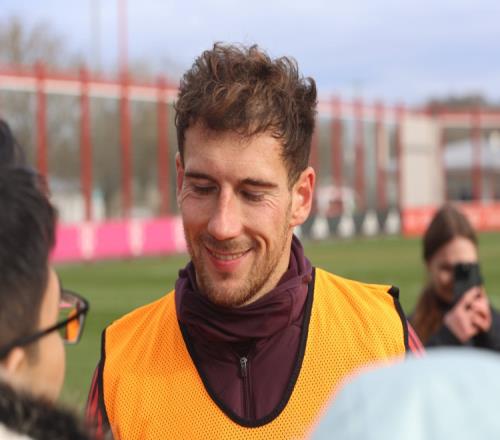 法尔克：格雷茨卡在同热刺对话，但拜仁预计冬窗不会放他离队