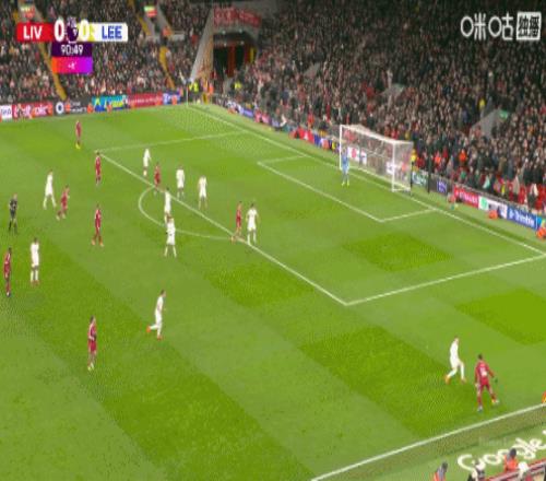 基耶萨右路突破，在对手防守下倒在禁区内，裁判示意没有犯规