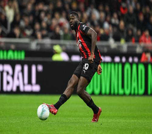 记者：米兰决定不卖福法纳，他被视作争冠过程中不可或缺的一员