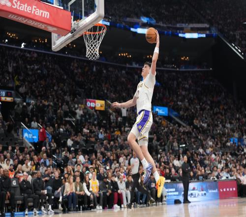 夯夯维冠也不如你！拉拉维亚首节11分+关键3分！全场得21分9板2断