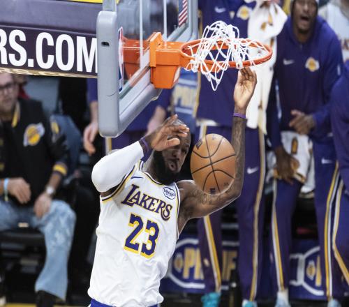 20.9+5.1+6.5美媒列詹姆斯本季数据：18岁时场均20+41时场均20+