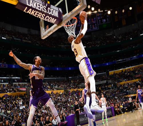 詹姆斯谈今天爆发：休息让我状态极佳身体和精神上都感觉不错