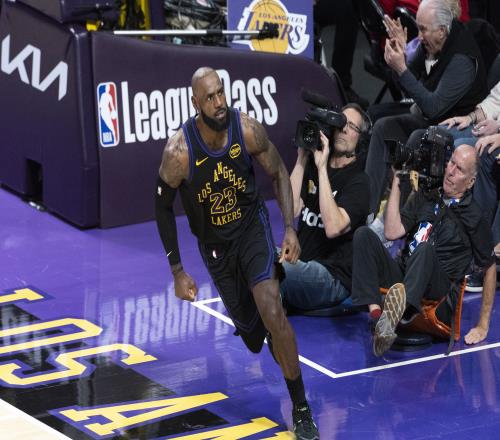 关键先生！詹姆斯第四节4投全中得到10分2篮板3助攻