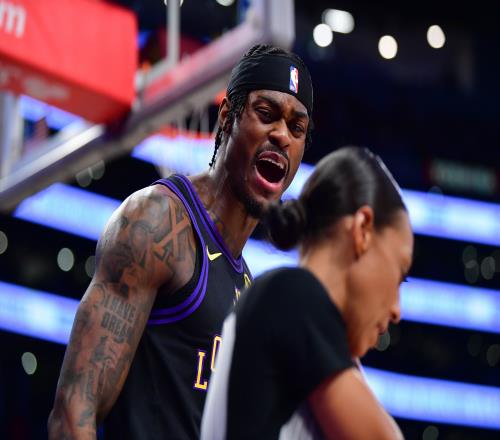 詹姆斯：我们非常需要范德比尔特的运动能力需要他投进底角三分