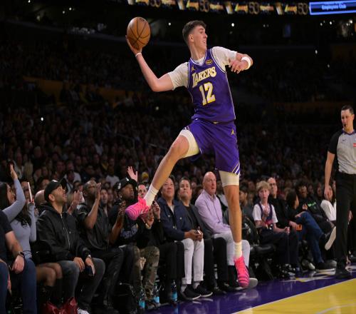 湖人后天再战灰熊拉拉维亚：要保持专注背靠背想赢两场不容易