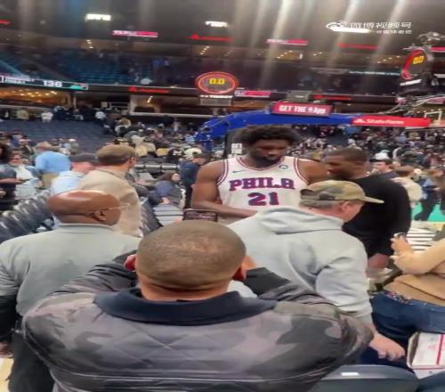 圣诞不停歇！亚马尔社媒晒油管100万粉丝证书，同时坚持健身训练