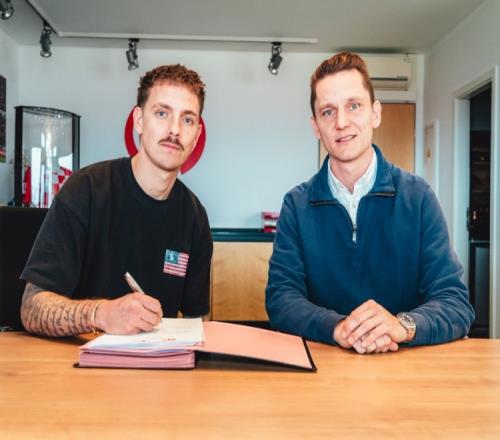 官方：美因茨签下28岁奥格斯堡中锋菲利普蒂茨