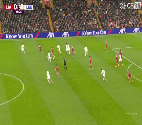 太快了！弗林蓬边路强行超车送传中，维尔茨停大未能转化为射门