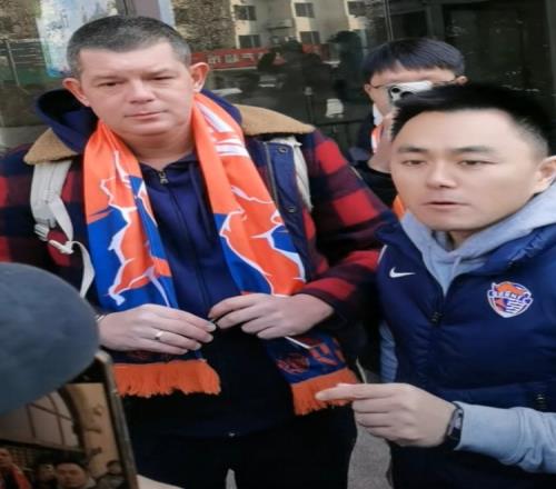 接替李霄鹏！青岛海牛队新任主教练米兰里斯蒂奇已抵达青岛