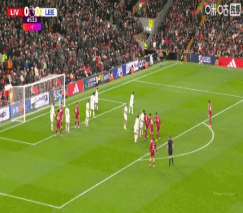 斯洛特无语利物浦角球机会来到后点，空位维尔茨左脚爆射打飞