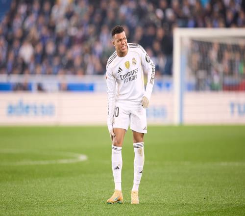 姆巴佩伤3周！马卡电台：让他带伤追求纪录没意义，阿隆索该担责