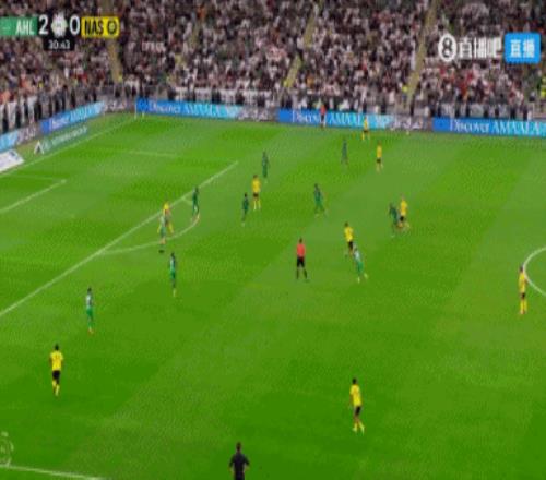 超巨失误！吉达国民门将扑远射“下蛋”丢球，利雅得胜利扳回一城