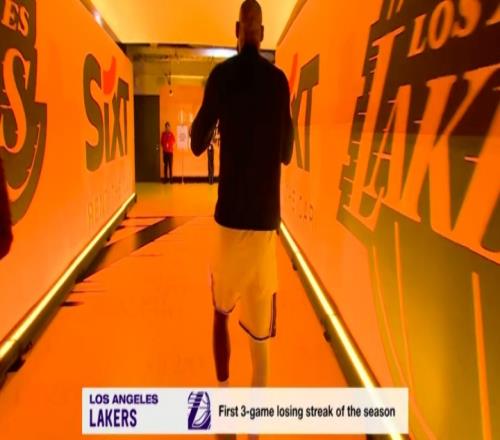 对比明显！詹姆斯赛后立即返回更衣室杜兰特与湖人球员逐个拥抱