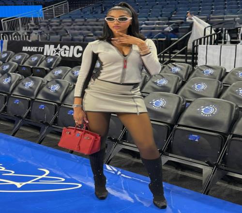 WNBA球星里斯晒魔术场边照：你知道他为什么总能赢了吧