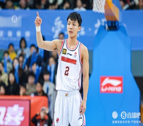 能攻善传！徐杰半场7中4拿到11分6助正负值+18