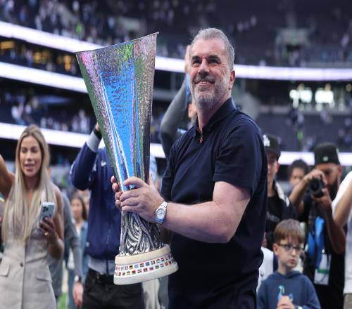 卧龙凤雏！阿莫林执教英超19负同期仅少于澳波，但后者拿了欧联杯