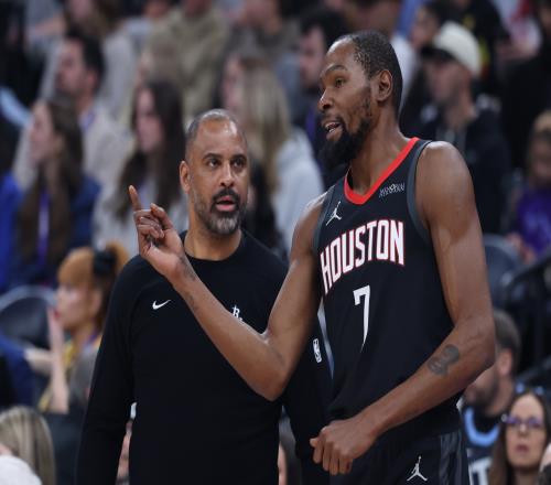 进攻火力全开&防守锁死对手！火箭缺少申京却三节打卡轻取骑士