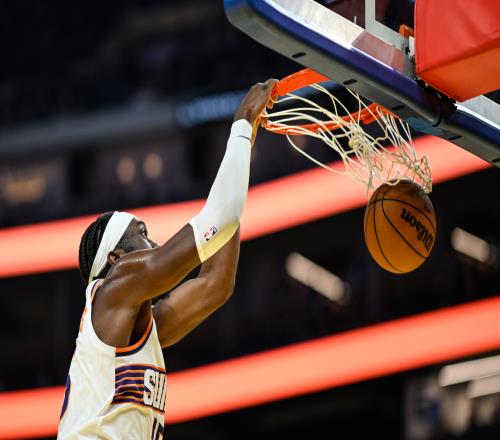 力与美的结合！马威接古德温击地妙传杀入篮下自抛自扣致敬麦迪